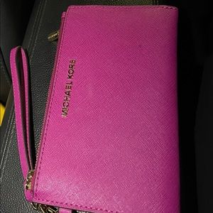 Micheal Kors Wristlet Wallet